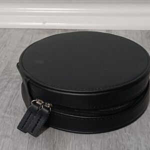CROFT AVENUE Round Black Travel Jewelry Case